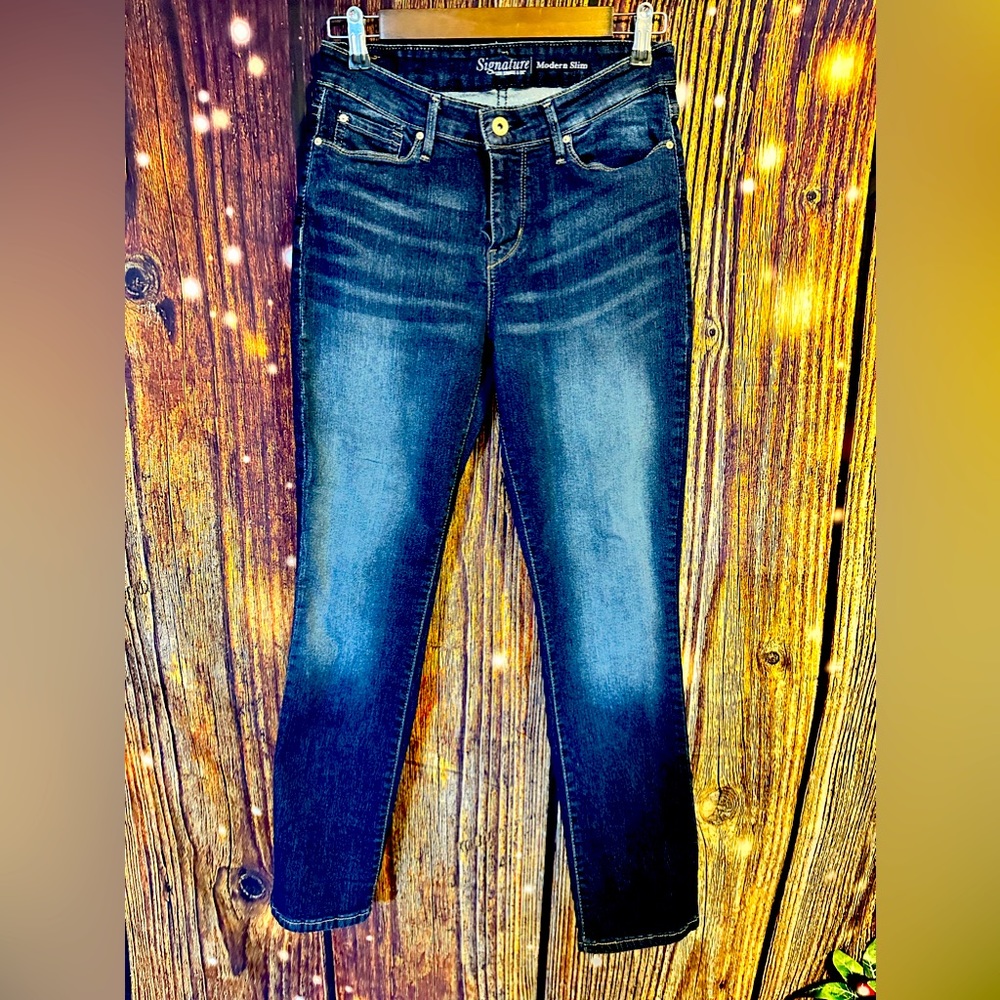 P-014 womens Levi’s jeans size 8M modern slim